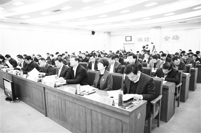 雷厲風行嚴執(zhí)法 敬業(yè)正直解民憂